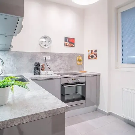 Sukromny Staromestsky V Uzasnej Lokalite/cozy Old-town In A Great Neighborhood Apartman *