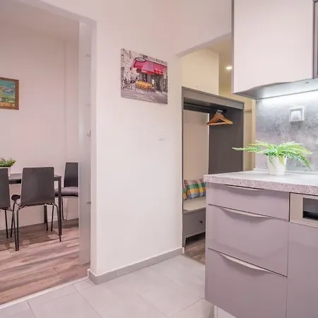 Apartman Sukromny Staromestsky V Uzasnej Lokalite/cozy Old-town In A Great Neighborhood *