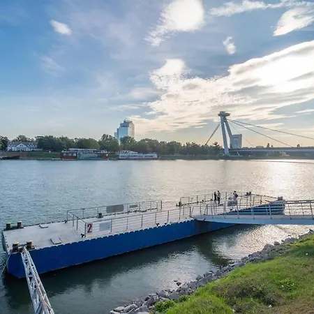 Sukromny Staromestsky V Uzasnej Lokalite/cozy Old-town In A Great Neighborhood Апартаменты