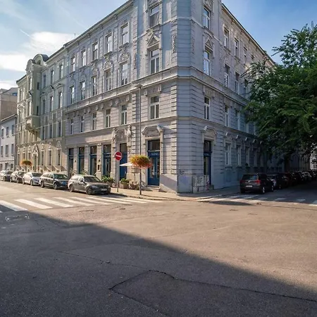 Sukromny Staromestsky V Uzasnej Lokalite/cozy Old-town In A Great Neighborhood Apartman *