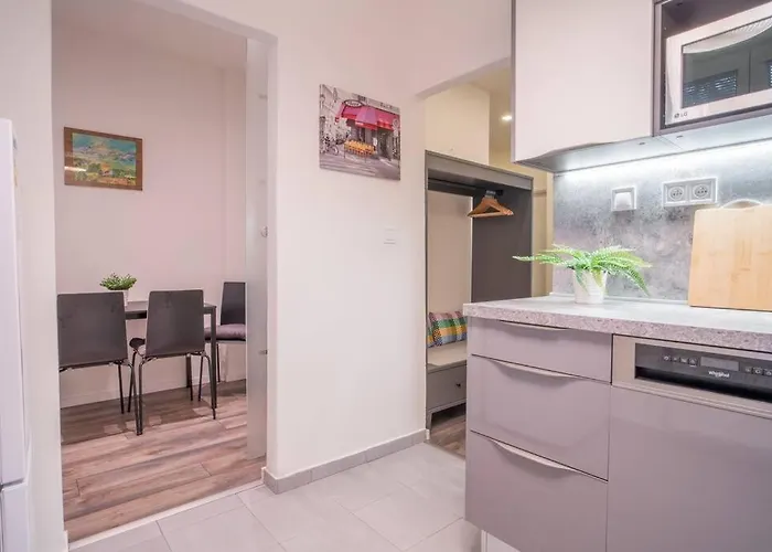 Sukromny Staromestsky V Uzasnej Lokalite/cozy Old-town In A Great Neighborhood * Pozsony