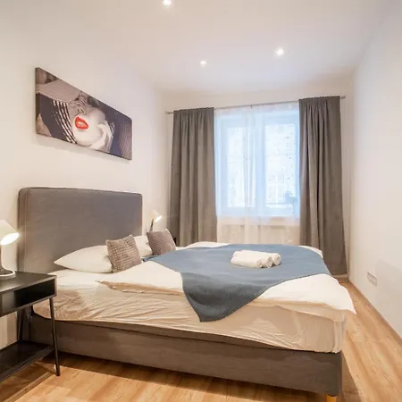 Sukromny Staromestsky V Uzasnej Lokalite/cozy Old-town In A Great Neighborhood براتسيلافا